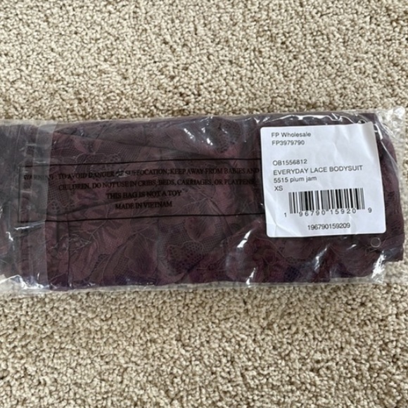Free People Everyday Lace Thong Bodysuit in Plum Jam sz xs - Picture 5 of 6